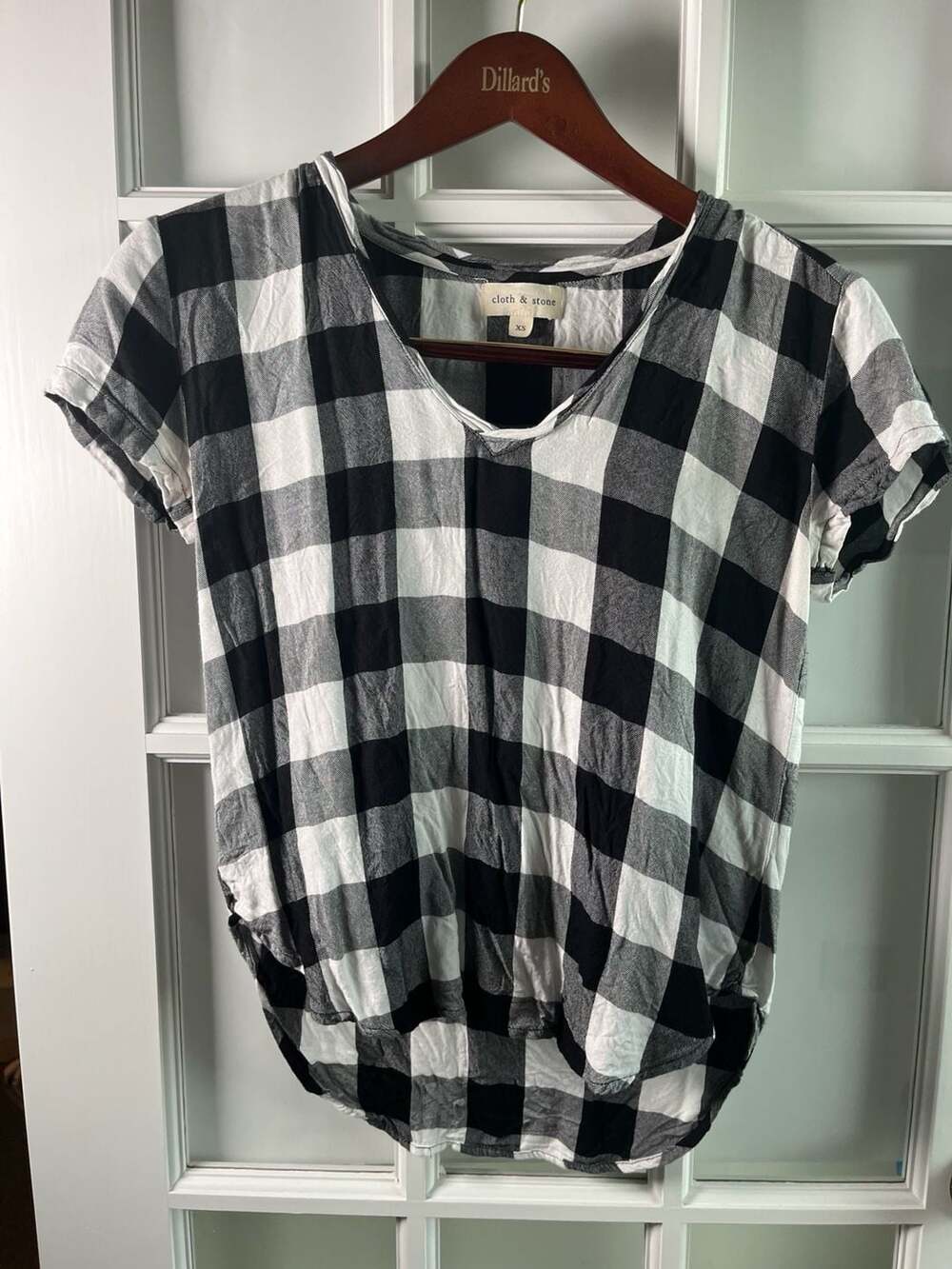 Cloth & Stone Women's Black and White Buffalo Check V-Neck Short Sleeve High-Low